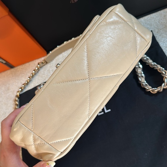 Chanel 19 22C Beige Small Flap - Full Set - Picture 9 of 10